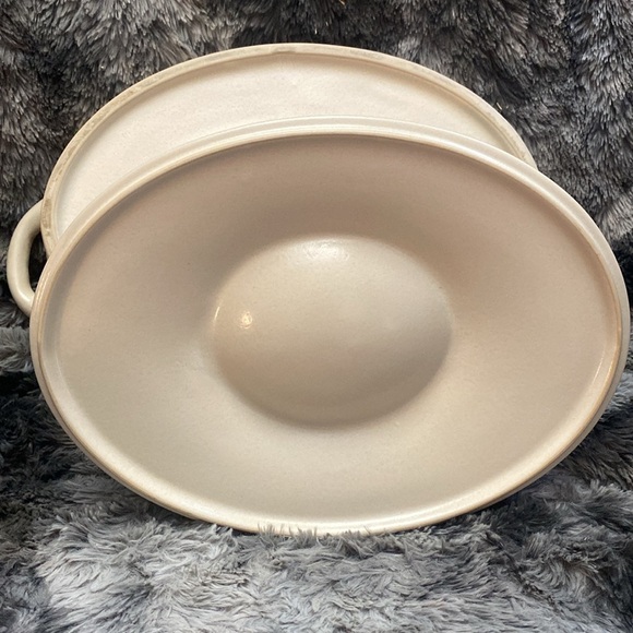 CORNING WARE CREATIONS 2 QT. BEIGE STONEWARE CASSEROLE
DISH W/ COVER - Picture 8 of 16